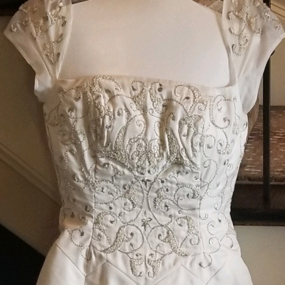 **SALE***Melissa Sweet Custom Wedding Dress 6/8